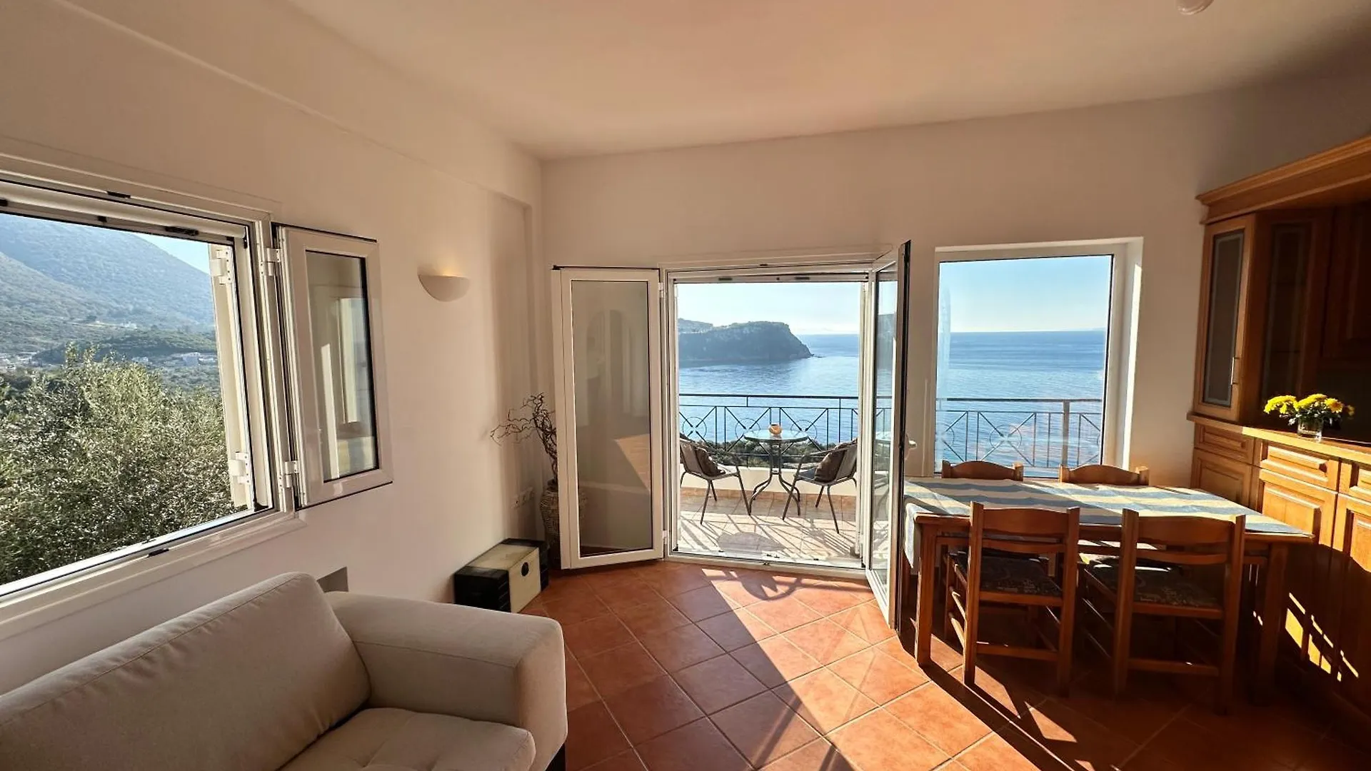 Roumers Himara Himare