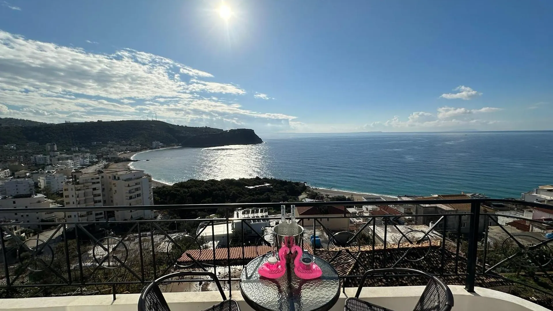 Roumers Himara 0*, Himare