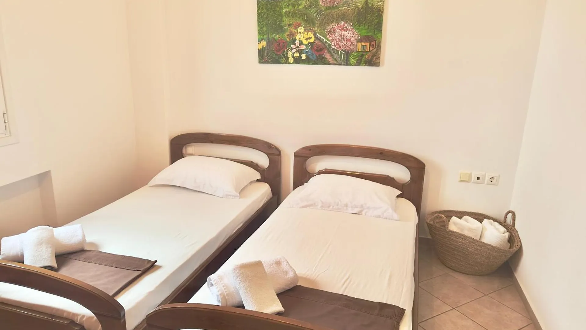 Roumers Himara Daire Himarë