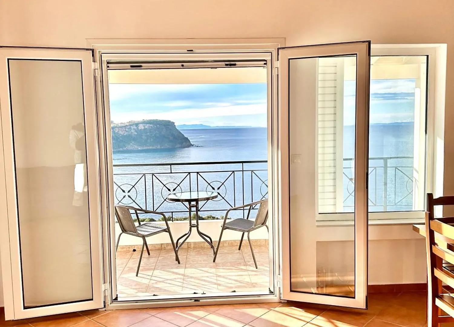 Roumers Himara Himare